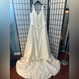 Davids Bridal Ivory Wedding dress-Size 22W Used and preserved in Bag.